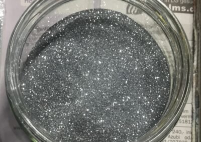 Das ganz feine silberne Glitterpulver im Glas