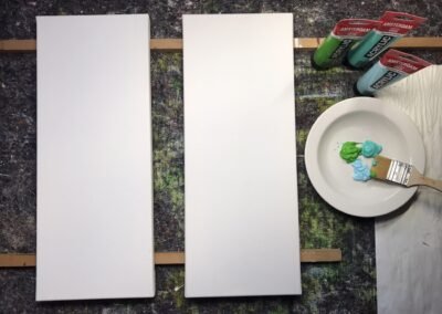 Rakel Acrylbilder Tanz der Farben - Grundieren der Leinwände