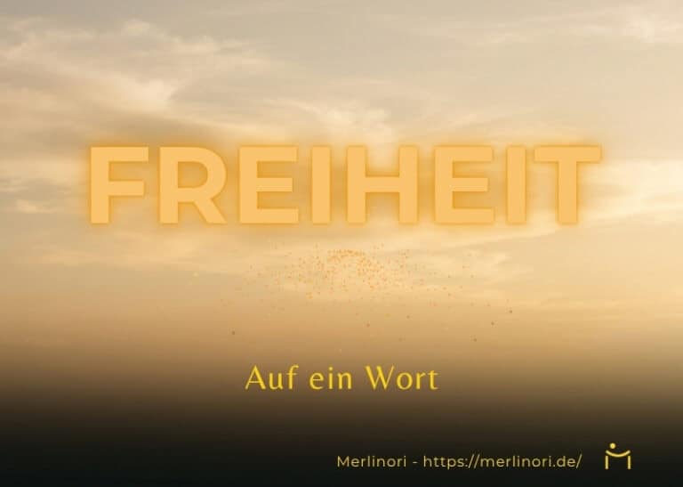 Auf ein Wort – Freiheit. Goldene Schrift vor einem weiten Himmel als Symbol für Freiheit, Leichtigkeit und innere Weite.