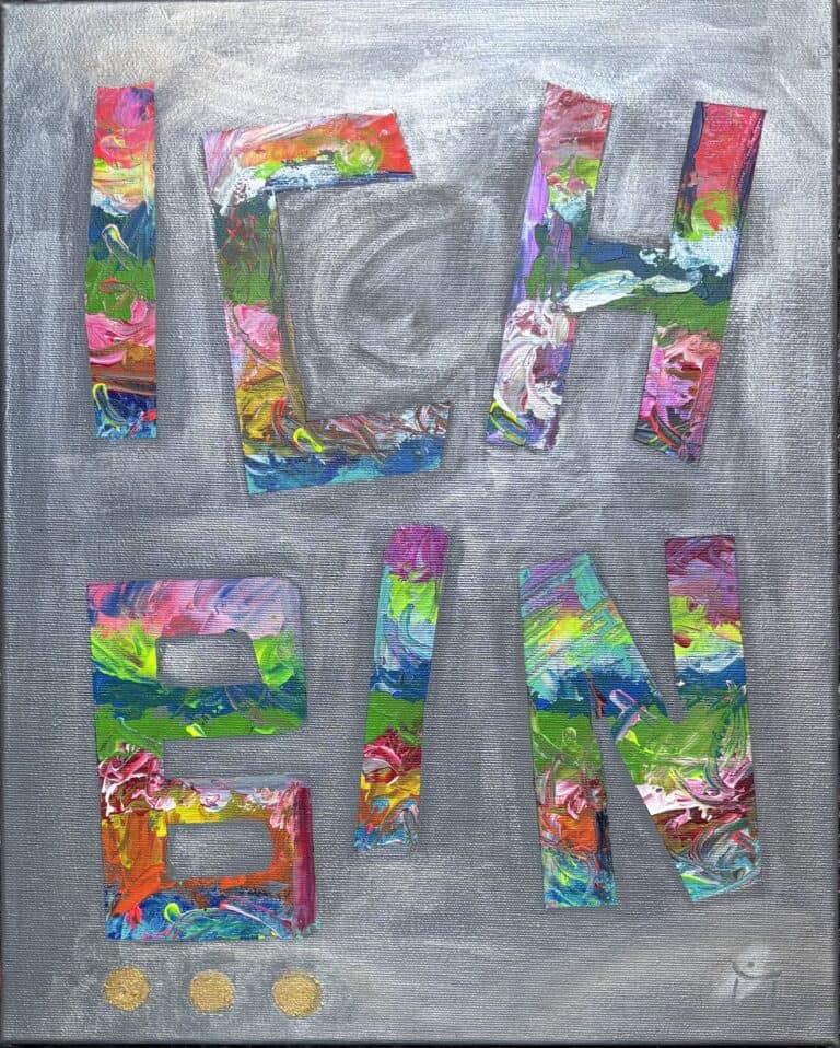Titelbild Bild Ich bin - Bild 34: Abstraktes Wortbild „Ich bin“ mit farbigen Buchstaben auf silbergrauem Hintergrund