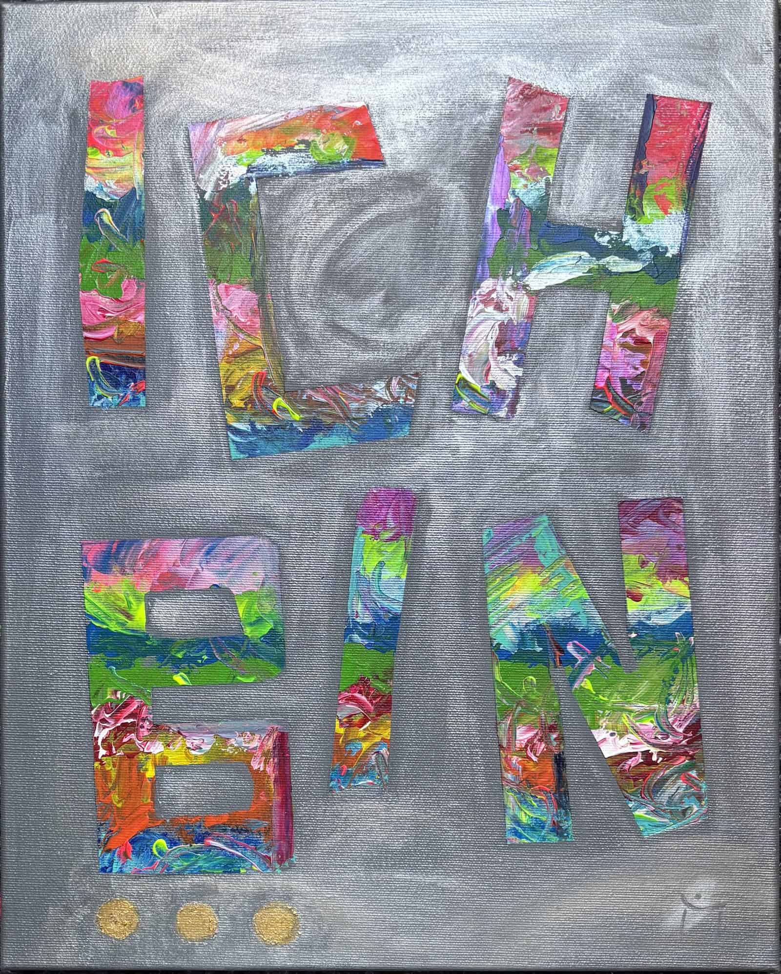 Titelbild Bild Ich bin - Bild 34: Abstraktes Wortbild „Ich bin“ mit farbigen Buchstaben auf silbergrauem Hintergrund