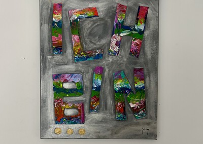 Bild #34 Bild Ich bin – Titelbild an der Wand hängend 2